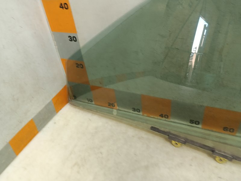 Стекло двери передней левой