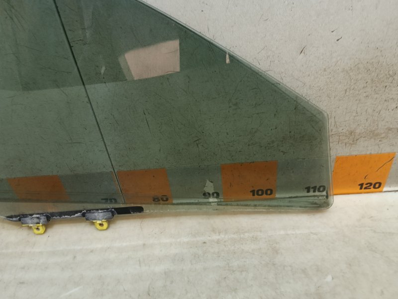 Стекло двери передней левой