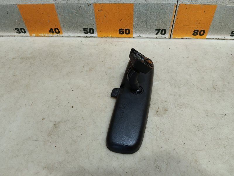 Зеркало заднего вида