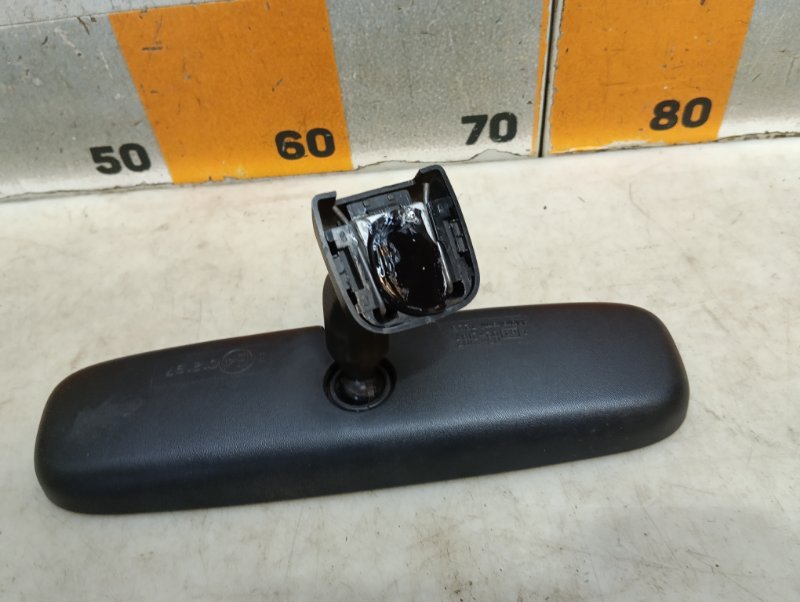 Зеркало заднего вида