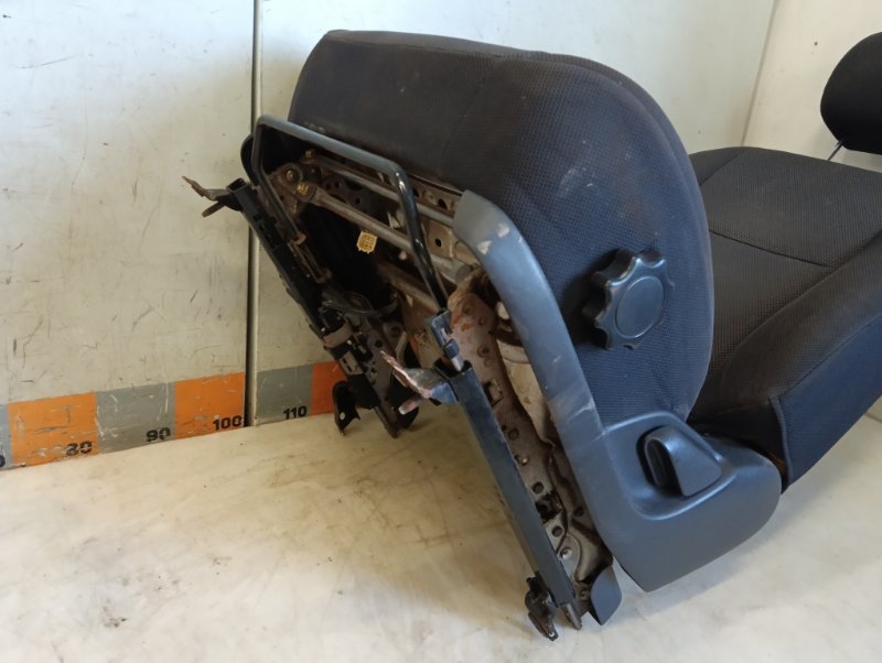 Сиденье переднее левое