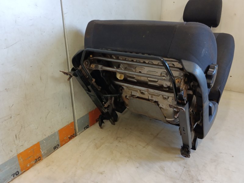 Сиденье переднее левое