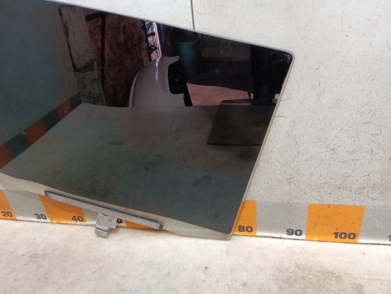 Стекло двери задней левой