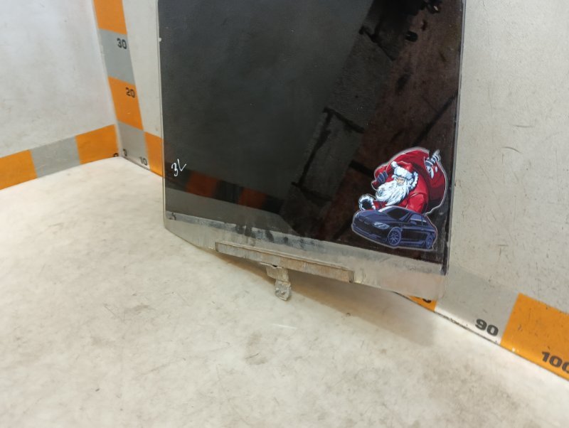 Стекло двери задней левой