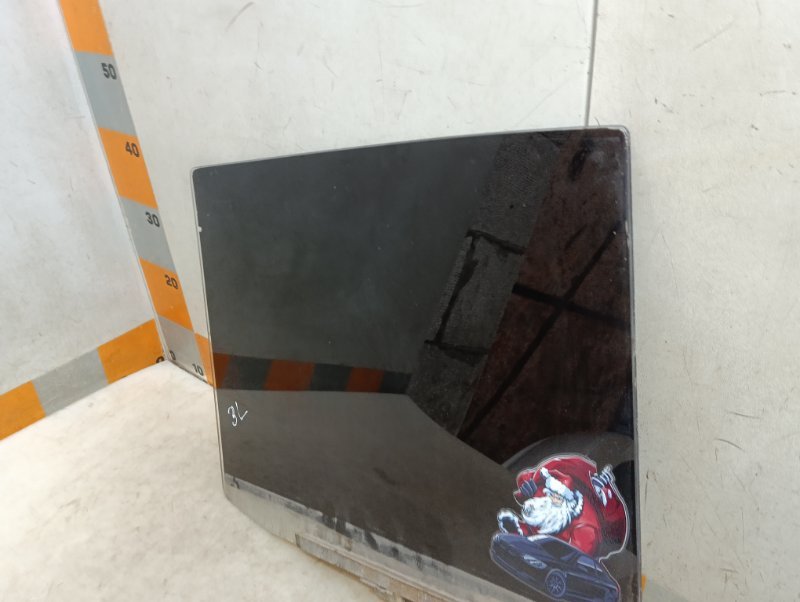 Стекло двери задней левой