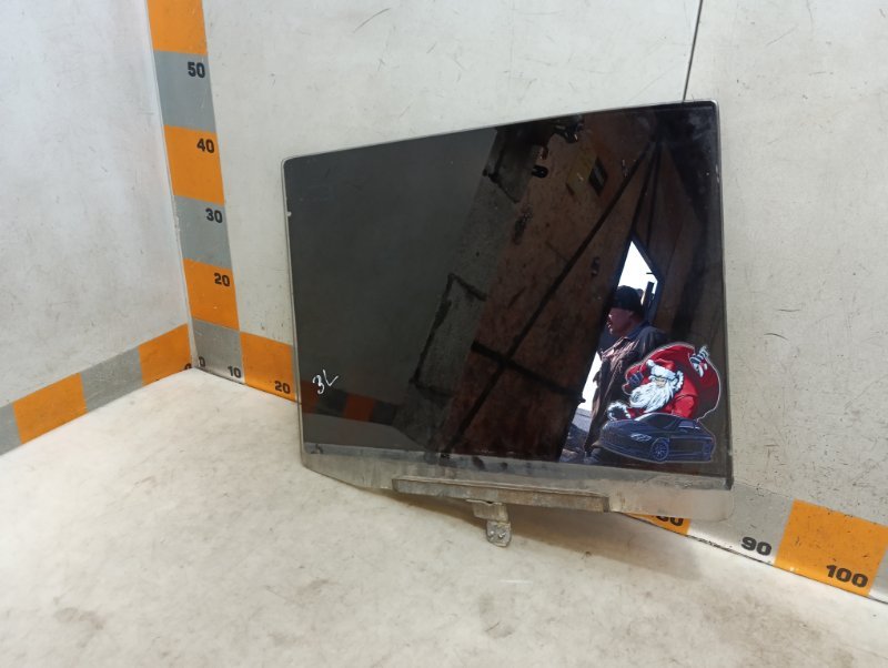 Стекло двери задней левой