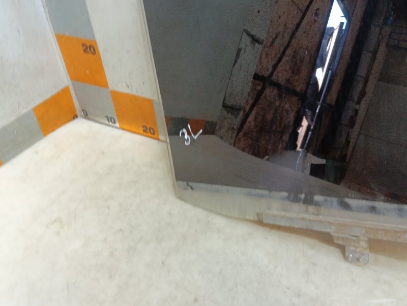 Стекло двери задней левой