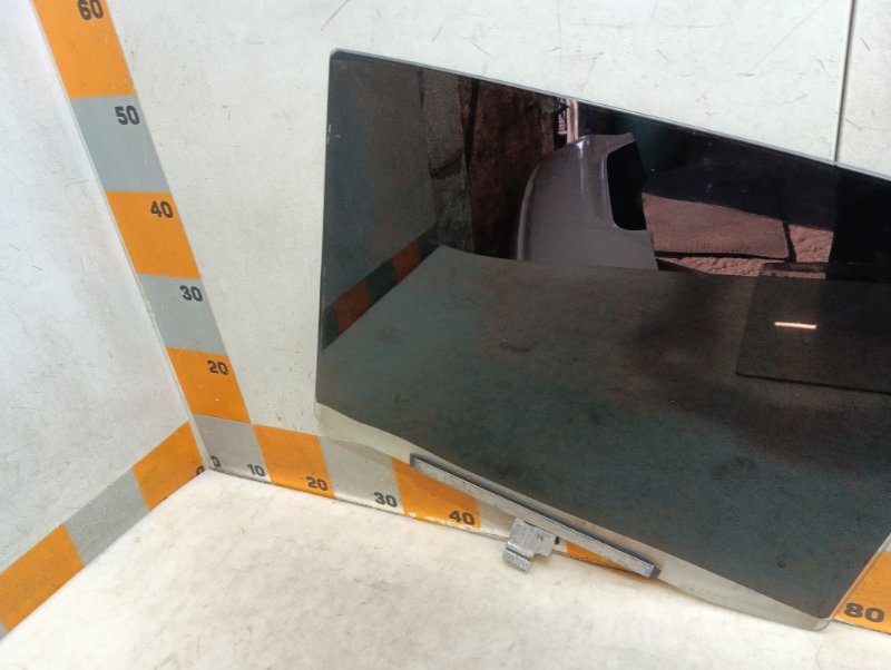 Стекло двери задней левой