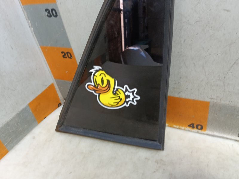 Стекло двери задней правой