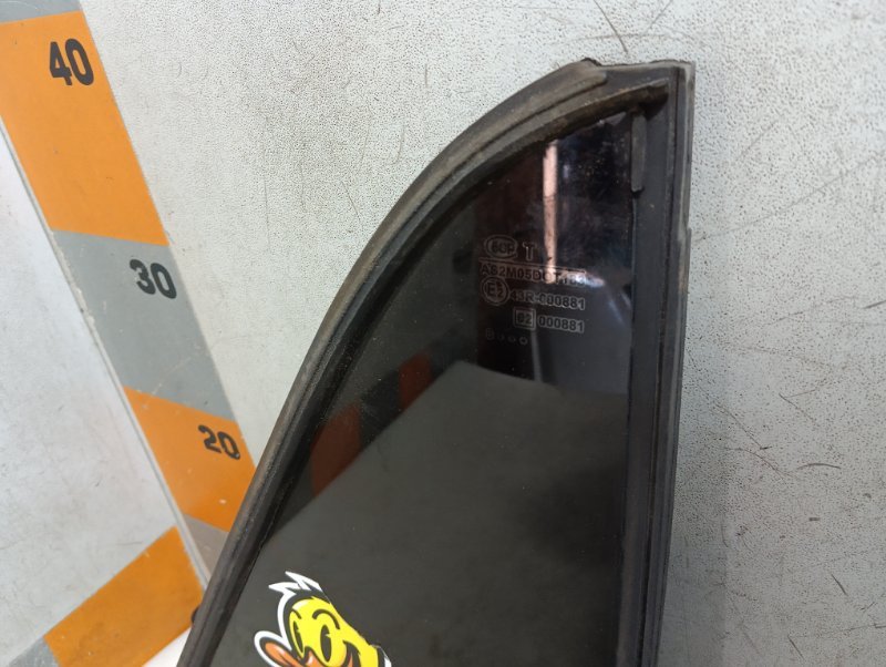 Стекло двери задней правой