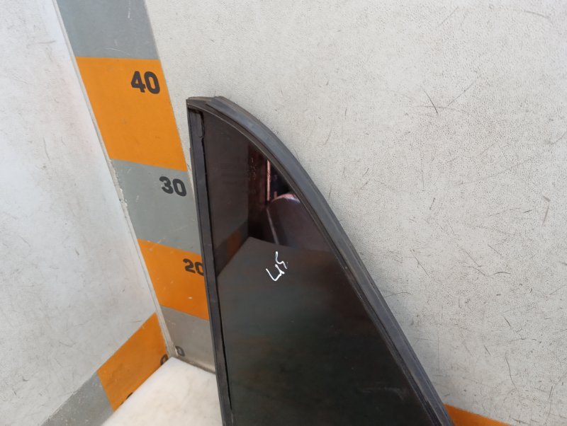 Стекло двери задней правой