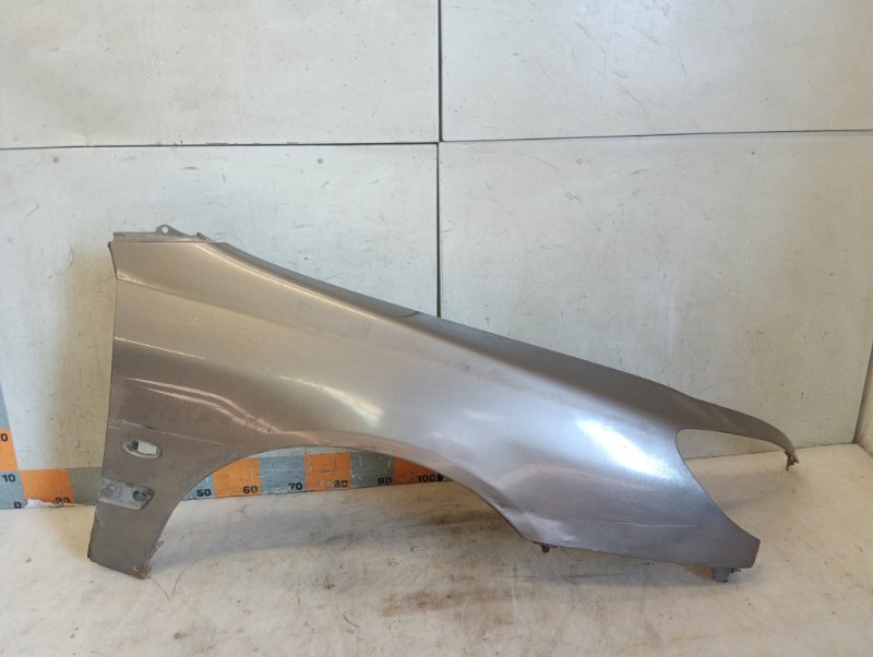Крыло переднее правое