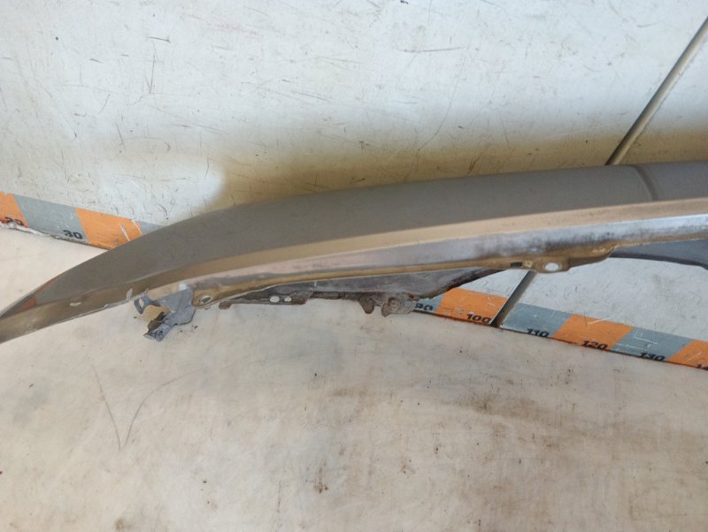 Крыло переднее правое