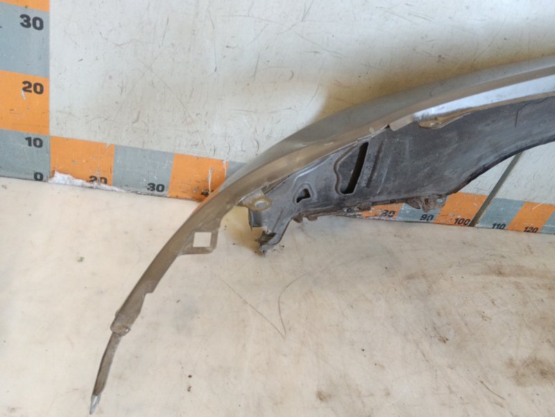 Крыло переднее правое