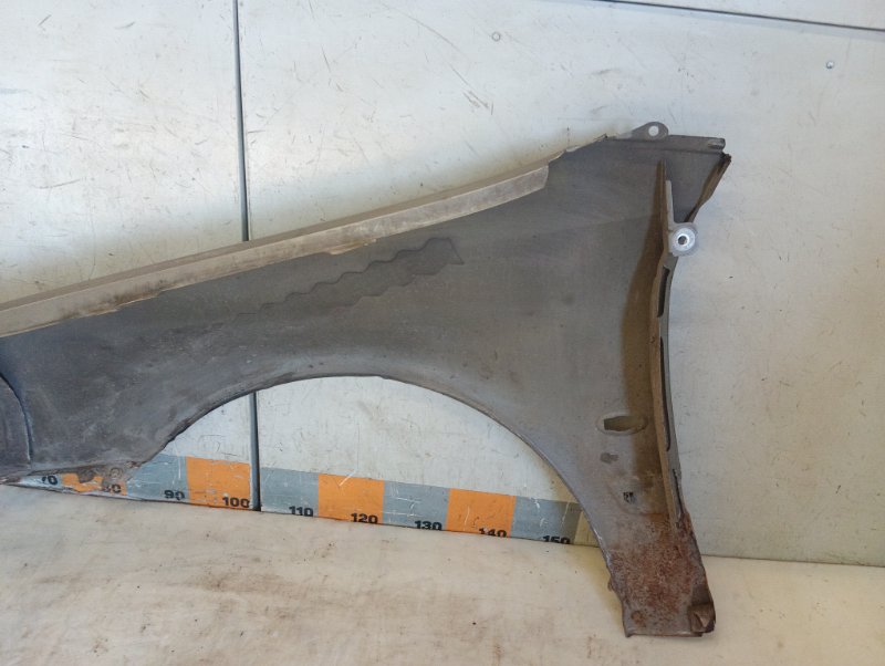 Крыло переднее правое