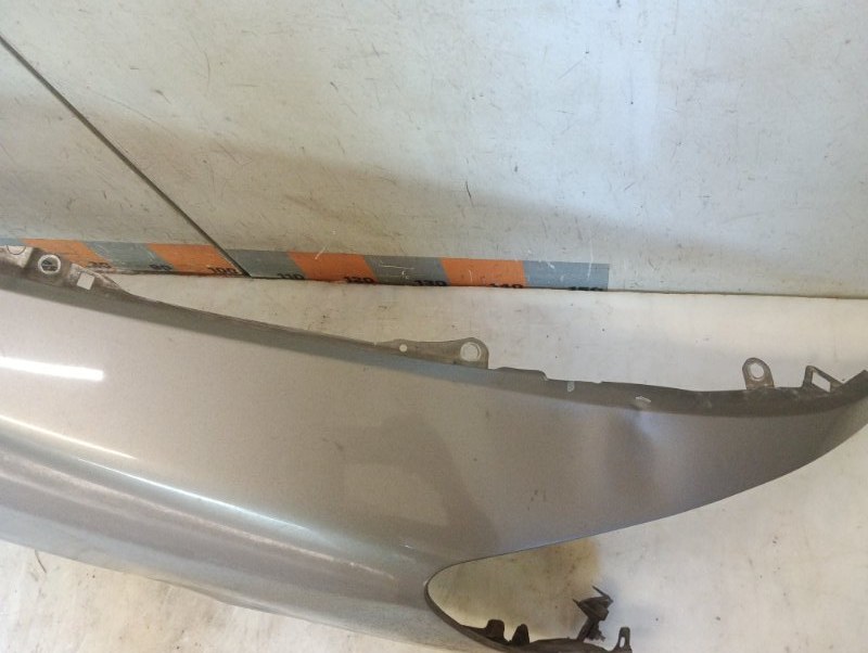 Крыло переднее правое