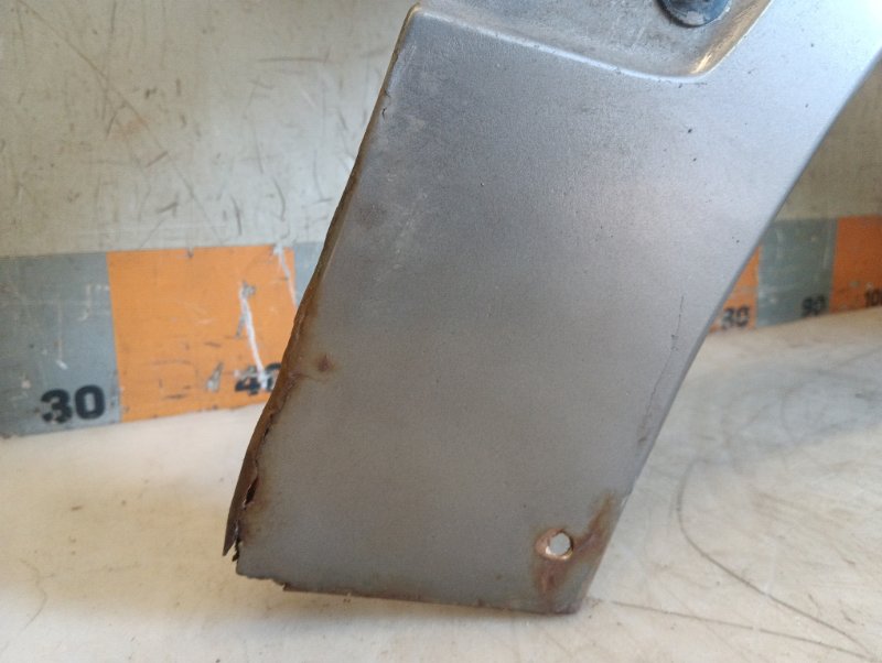 Крыло переднее правое