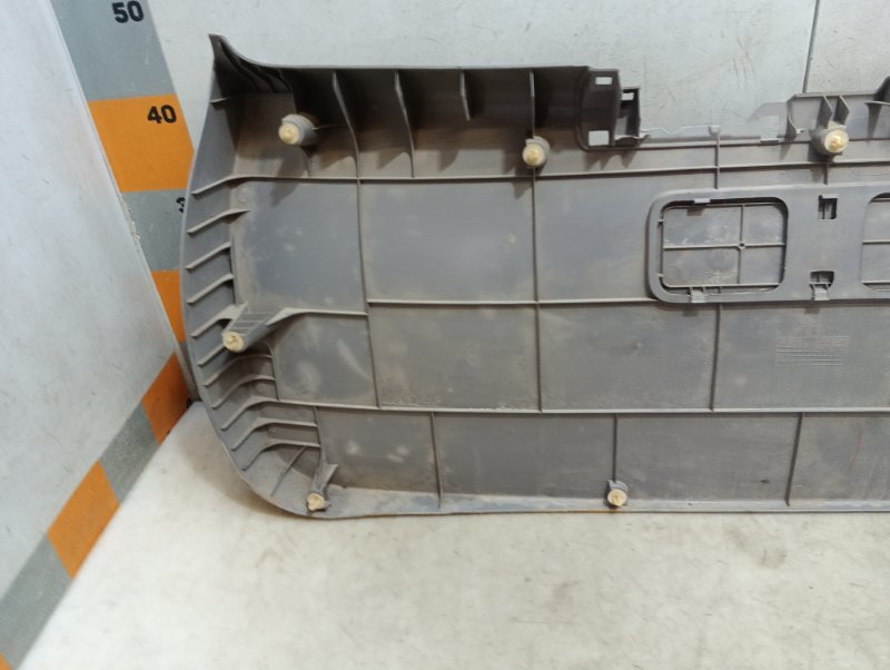 Обшивка двери багажника