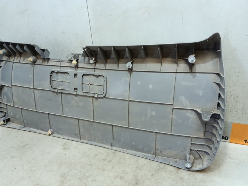 Обшивка двери багажника