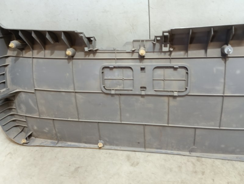 Обшивка двери багажника