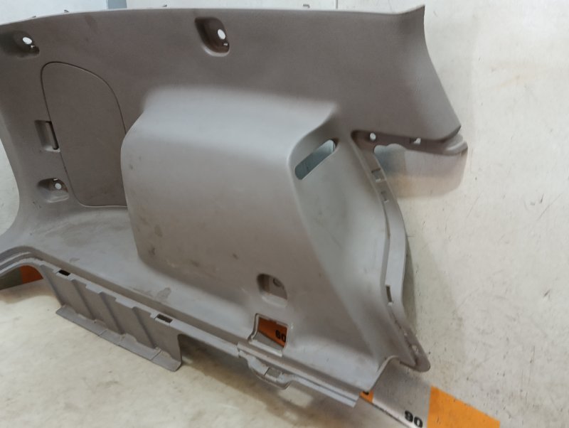 Обшивка багажника