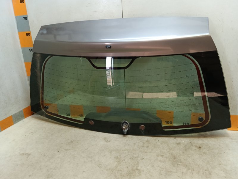 Стекло двери багажника