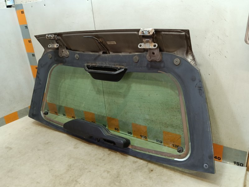 Стекло двери багажника