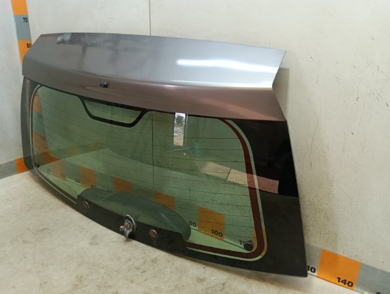 Стекло двери багажника