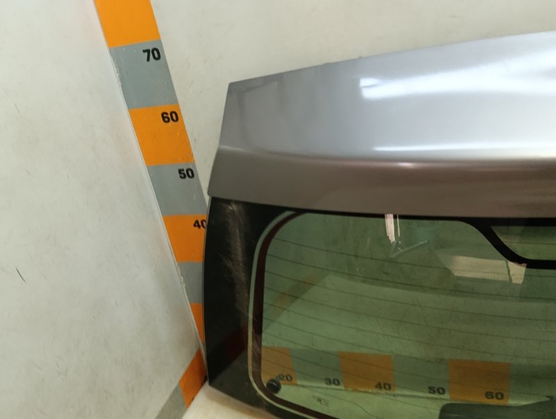 Стекло двери багажника