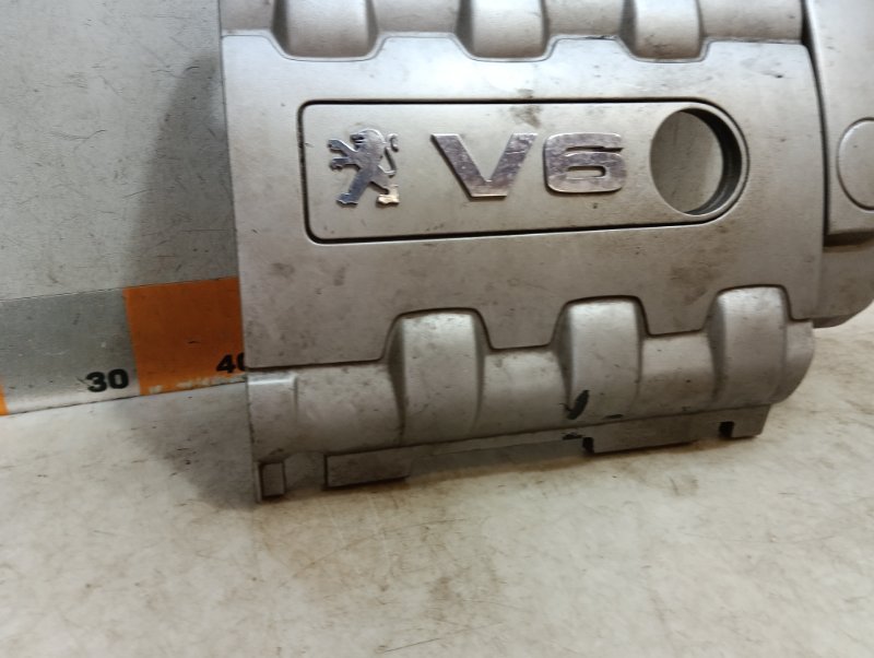 Крышка двигателя