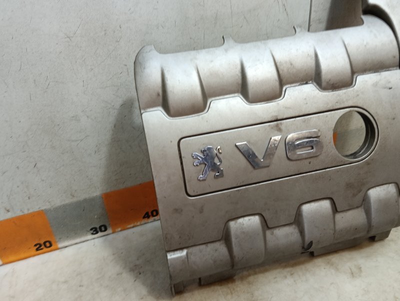 Крышка двигателя