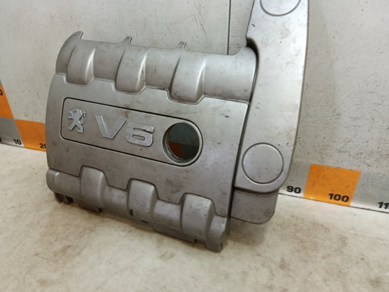 Крышка двигателя