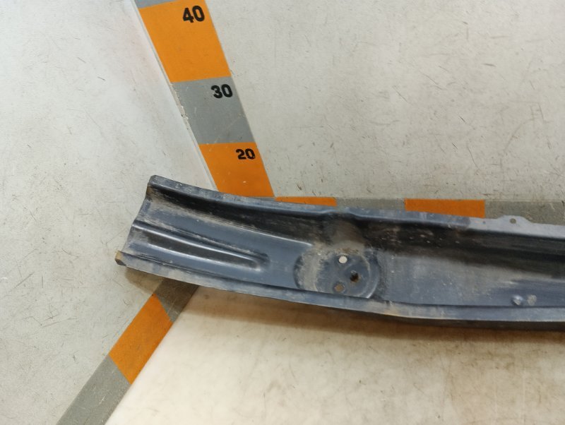 Усилитель переднего бампера