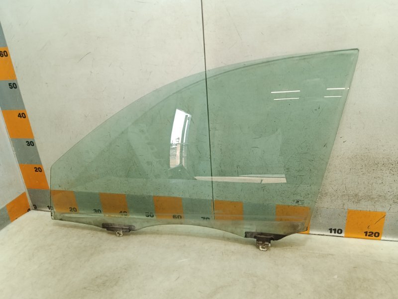 Стекло двери передней левой