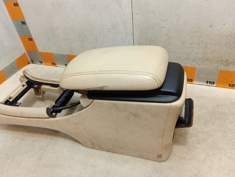 Подлокотник