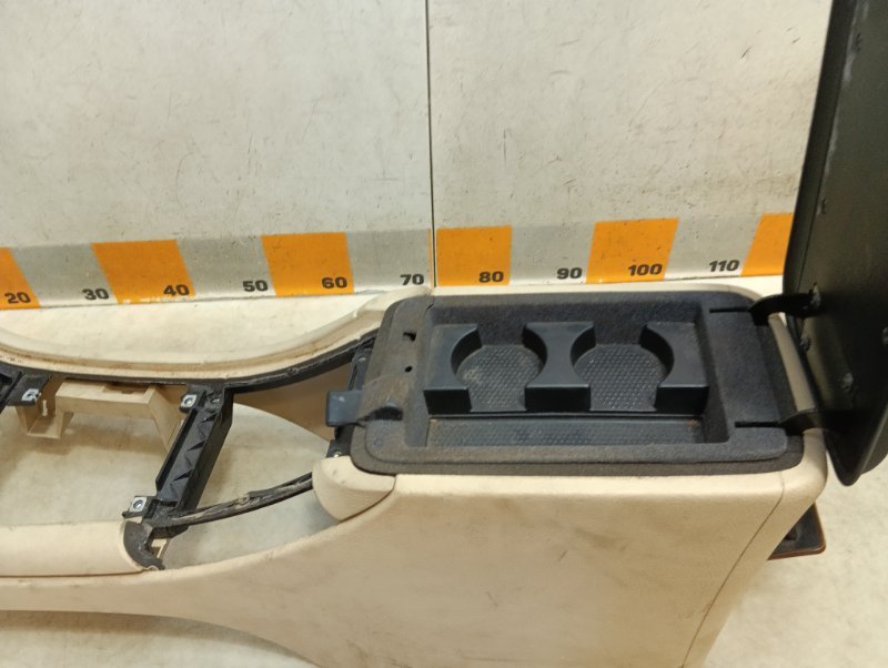 Подлокотник