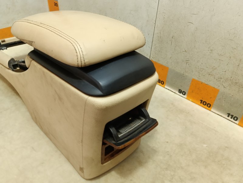 Подлокотник