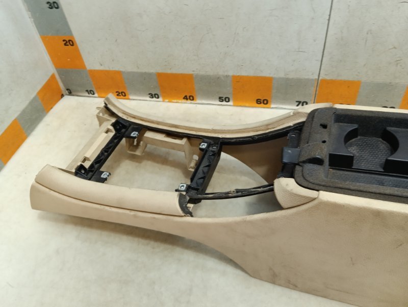 Подлокотник