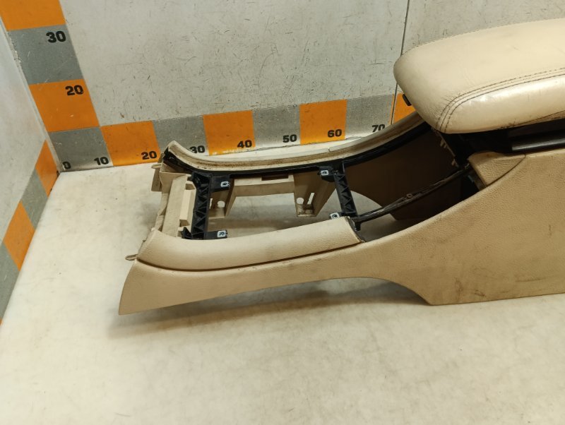 Подлокотник