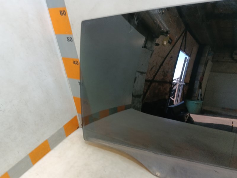 Стекло двери задней левой