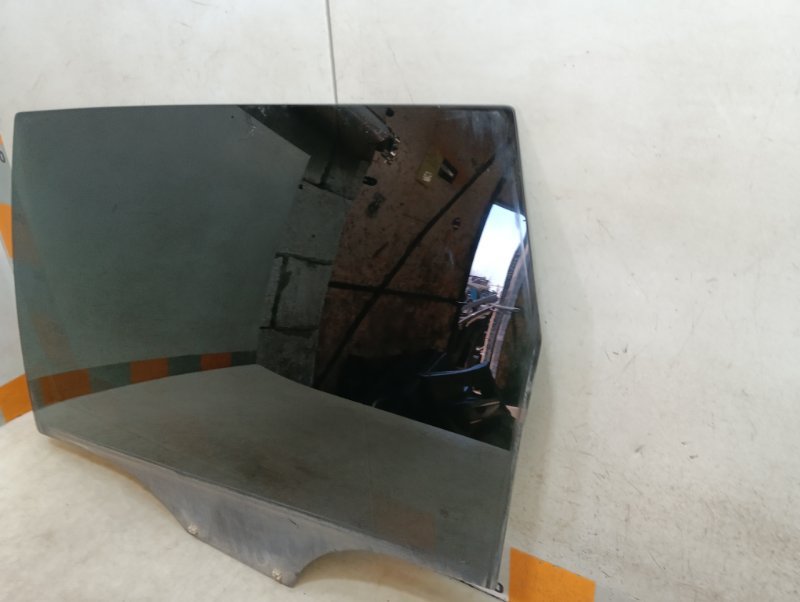 Стекло двери задней левой