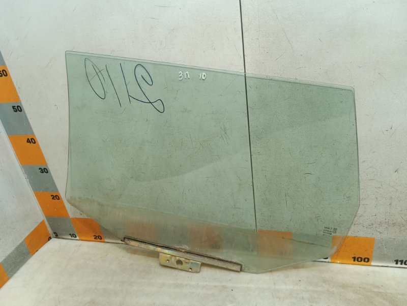 Стекло двери задней правой