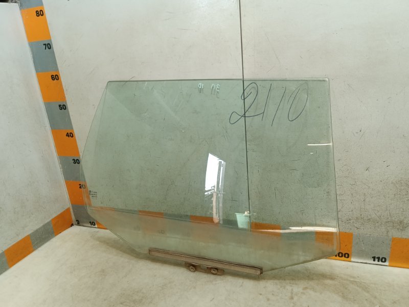 Стекло двери задней правой