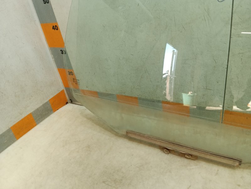 Стекло двери задней правой