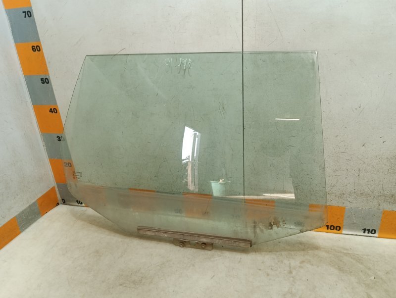 Стекло двери задней правой