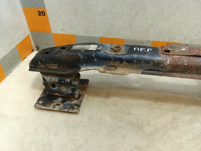 Усилитель переднего бампера