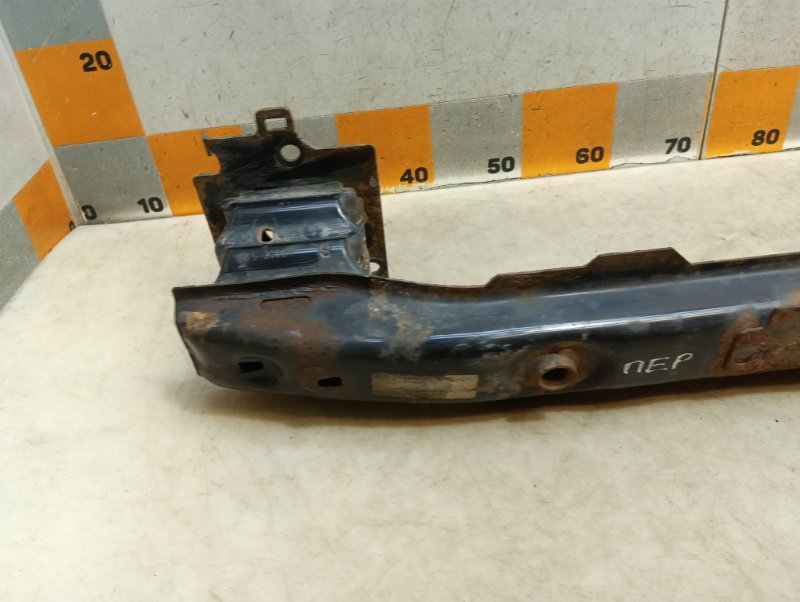 Усилитель переднего бампера