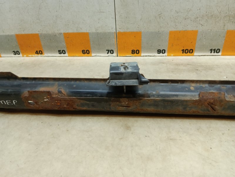 Усилитель переднего бампера