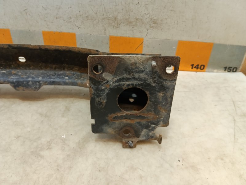 Усилитель переднего бампера