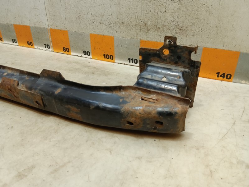 Усилитель переднего бампера